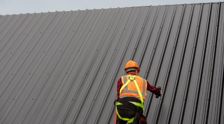 Professional gutter cleaning in Correctionville, IA